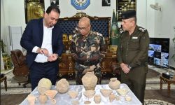 بالصور: شرطة الآثار تكشف عن 20 قطعة أثرية نادرة في شمال الناصرية